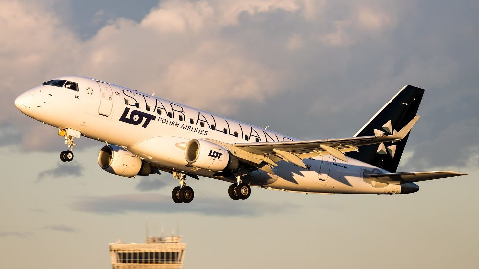 Embraer PLL LOT w malowaniu Star Alliance - Foto: PLL LOT