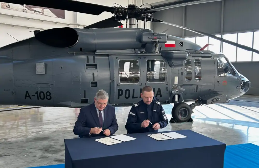 PZL Mielec dostarczyły śmigłowiec S-70i Black Hawk dla polskiej Policji