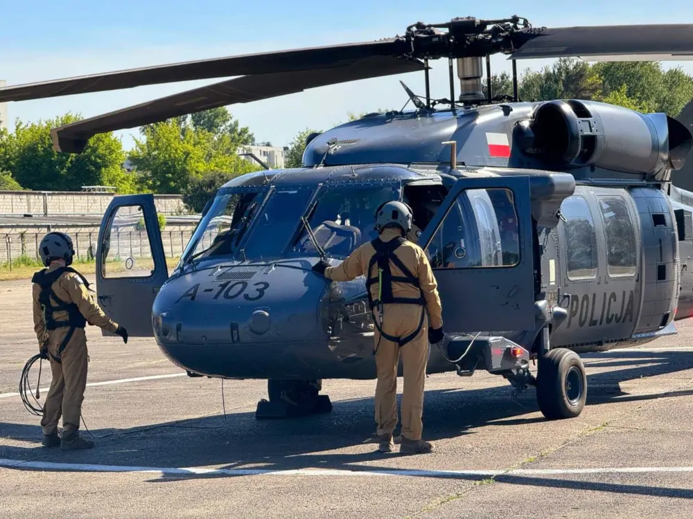 Policyjny Black Hawk przygotowany do gaszenia pożarów - Foto: Zarząd Lotnictwa Policji GSP KGP/ PSP