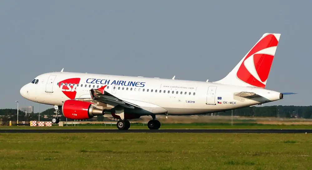 Samolot Airbus A319 Czech Airlines - Zdjęcie ilustracyjne / Poglądowe - Foto: Alf van Beem, Public domain, via Wikimedia Commons