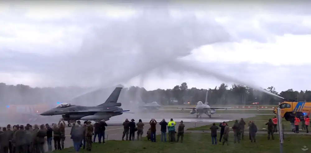 Salut wodny na pożegnanie holenderskich F-16