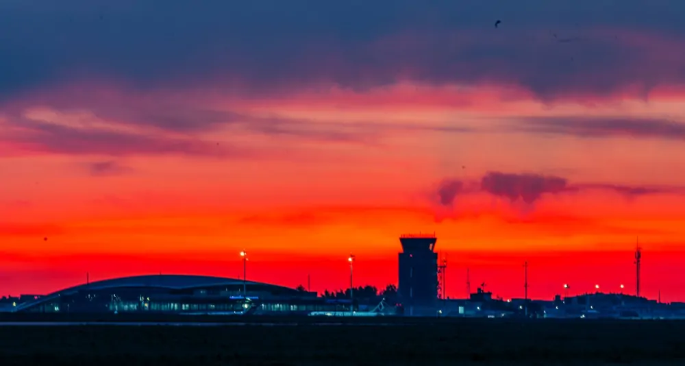 Zachód słońca nad lotniskiem w Rzeszowie