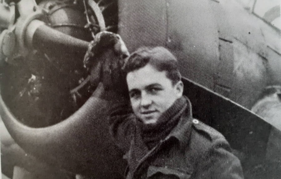 Jerzy Główczewski, pilot Dywizjonu 308, wziął udział w ostatniej bitwie lotniczej II wojny światowej. - Foto: Archiwum prywatne autora.