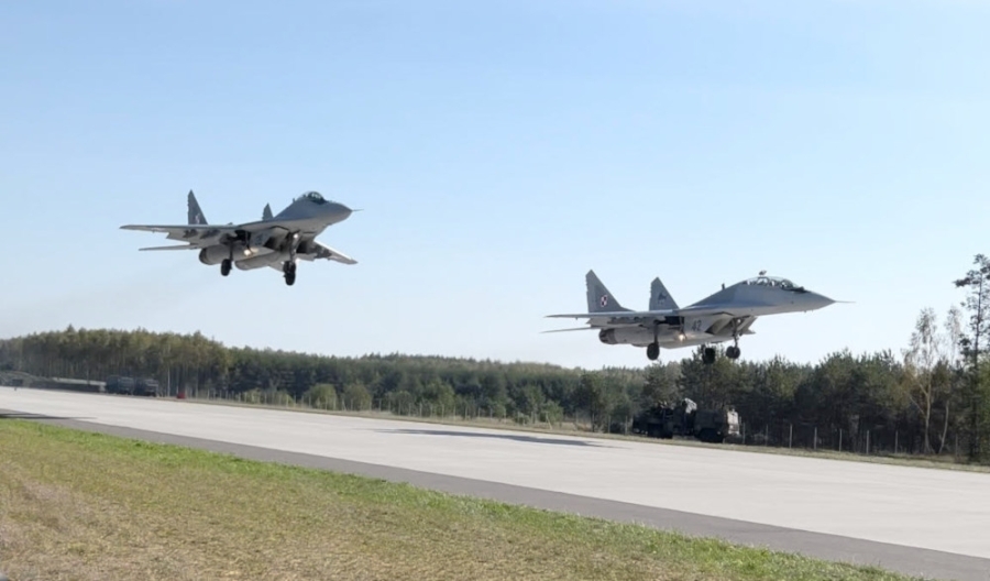 Para MiG-29 podczas pokazu na DOL Wielbark