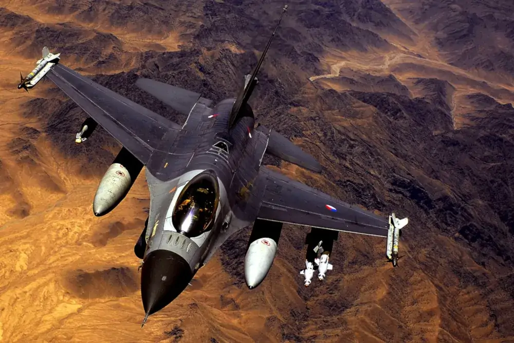 Holenderski myśliwiec F-16 - Foto: Master Sgt. Andy Dunaway, Public domain, via Wikimedia Commons