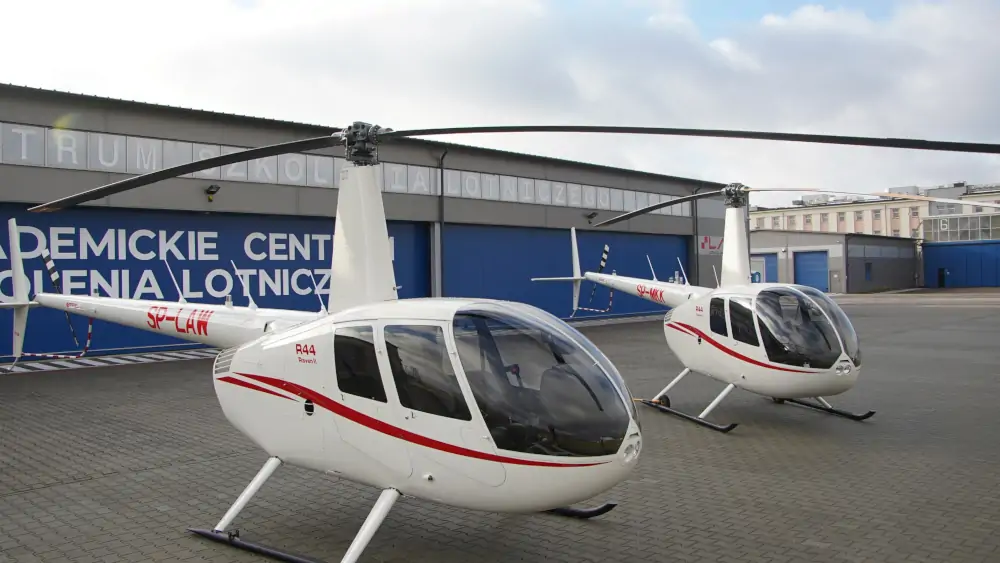 Nowe Robinsony R44 w Akademickim Centrum Szkolenia Lotniczego