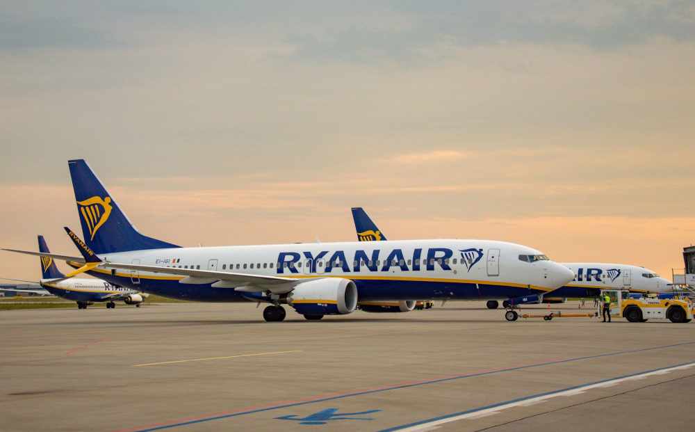 B737 Ryanair na lotnisku w Rzeszowie - Foto: PLRzJ